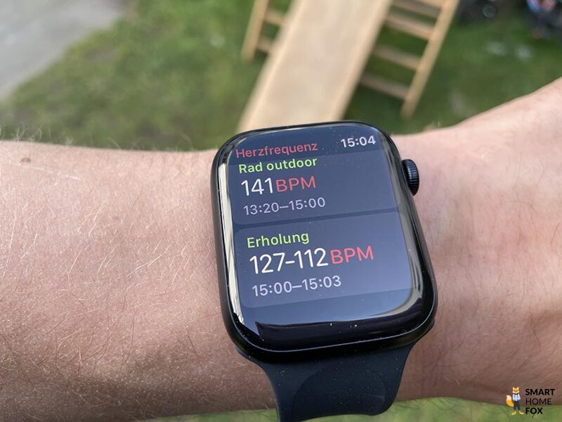 Man sieht die aufgezeichneten Daten auf der Apple Watch 7.